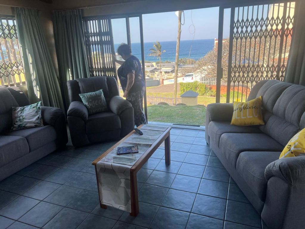 Mardiek beach house living room view and trellidoors 