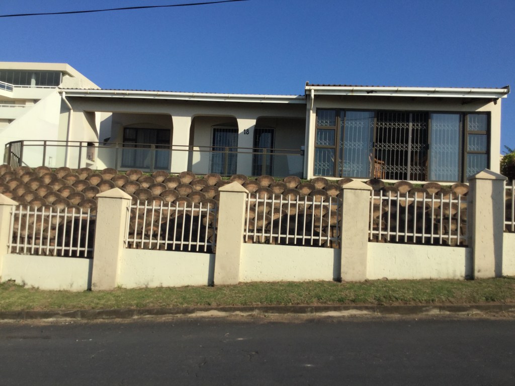 Mardiek beach house front view