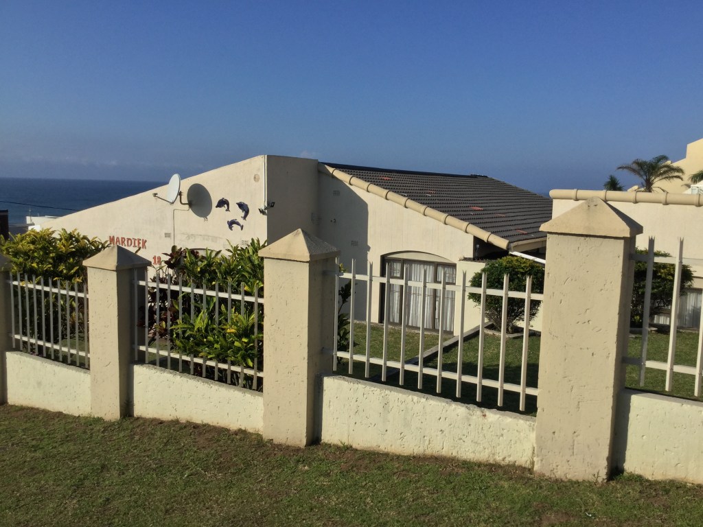 Mardiek beach house side view