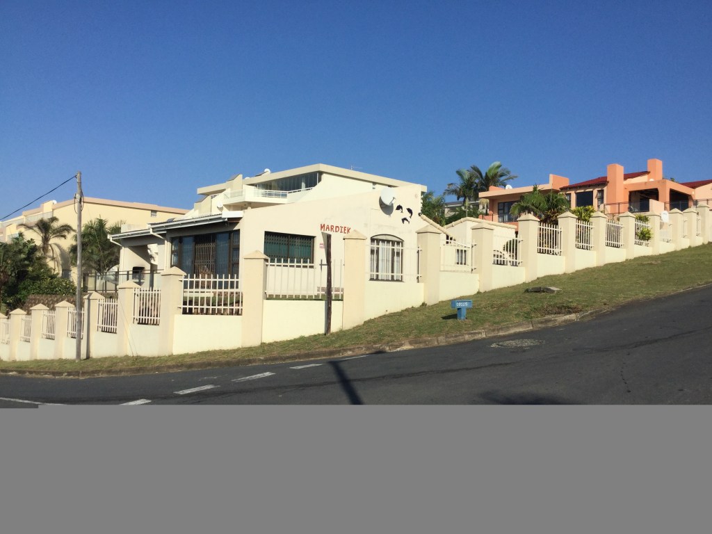 Mardiek beach house side view